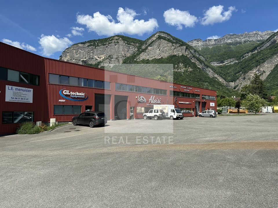 Local commercial 354 m² · à La Terrasse · 354 m² · 3 157 €/mois