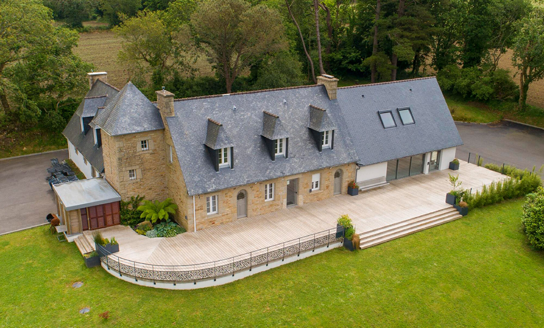 Maison 8 pièces 351 m² · à Locronan · 351 m² · 899 900 €