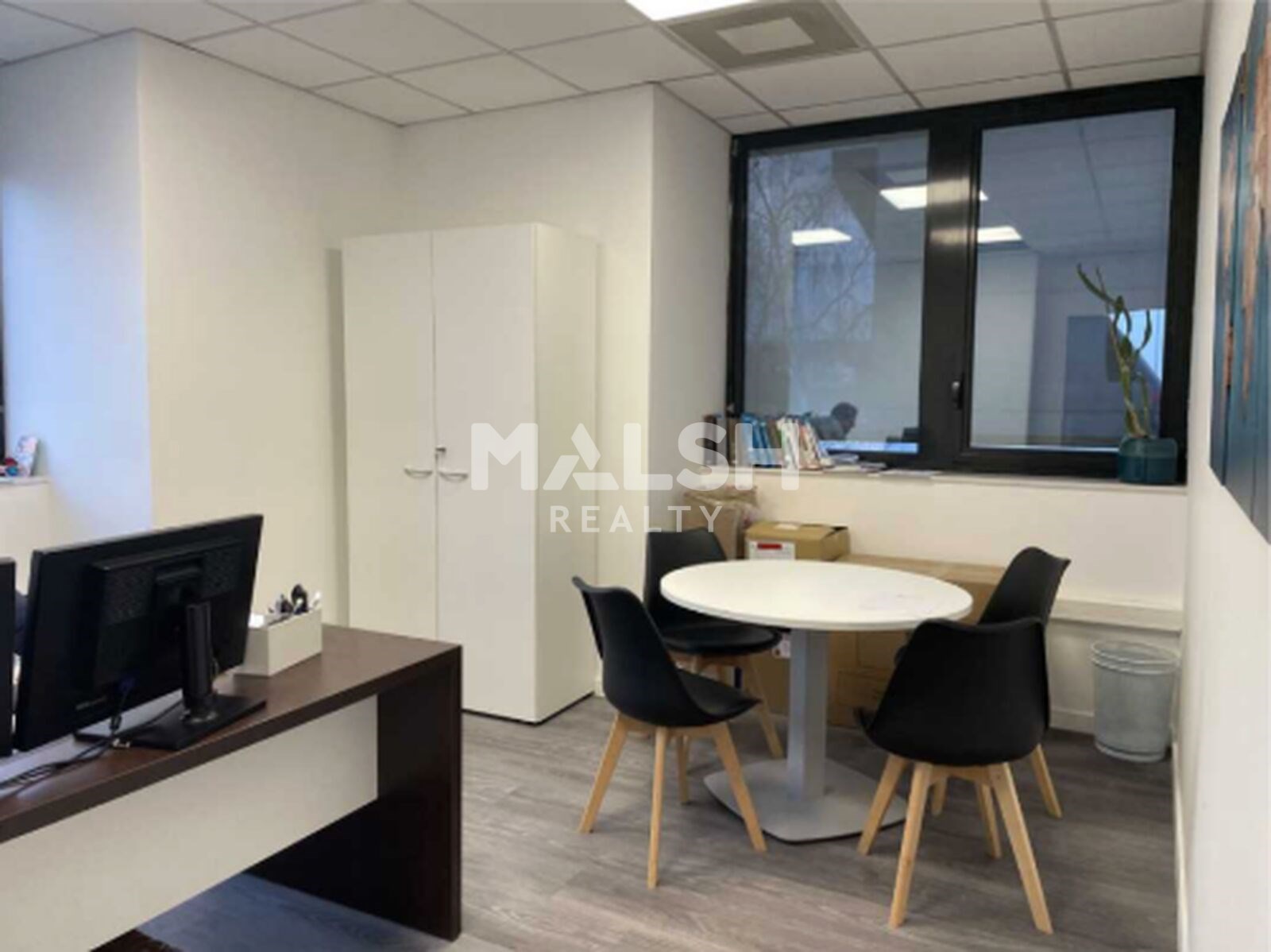 Local commercial 2 pièces 90 m² · à St Etienne · 90 m² · 975 €/mois