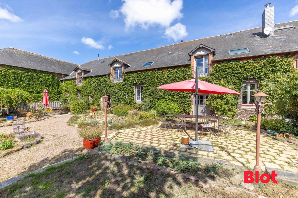 Maison 10 pièces 470 m² · à Bréal-sous-Montfort · 470 m² · 467 550 €