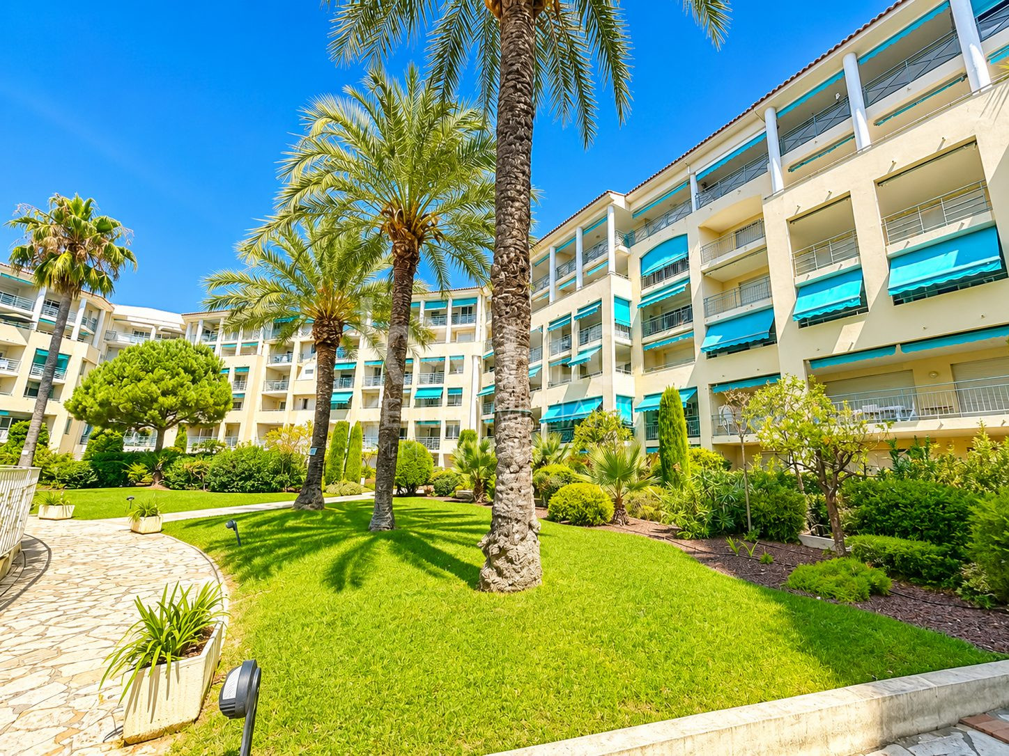 Appartement 2 pièces 31 m² · à Antibes · 31 m² · 257 500 €