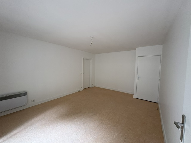 Appartement 2 pièces 46m² PARIS 18ème photo 2