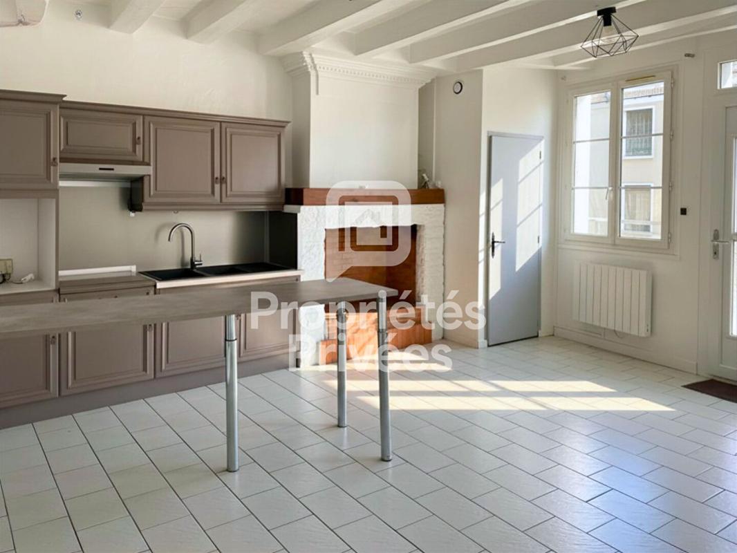 Maison 4 pièces 81 m² · à Cheille · 81 m² · 90 000 €