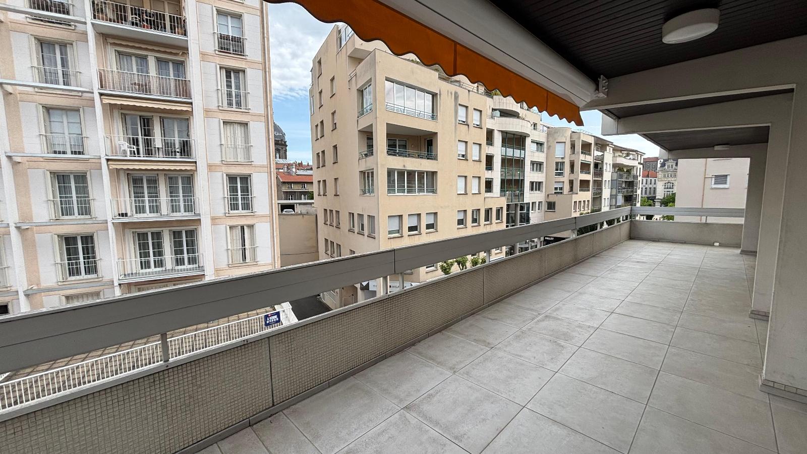 Appartement 5 pièces 124 m² · à Clermont Ferrand · 124 m² · 1 500 €/mois