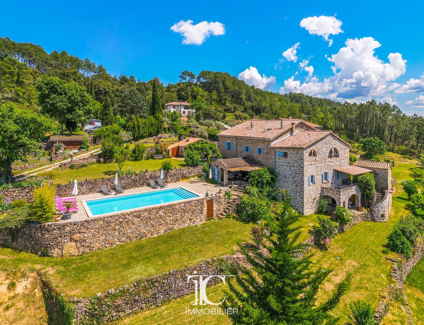 Maison 12 pièces 300 m² · à Les Vans · 300 m² · 850 000 €