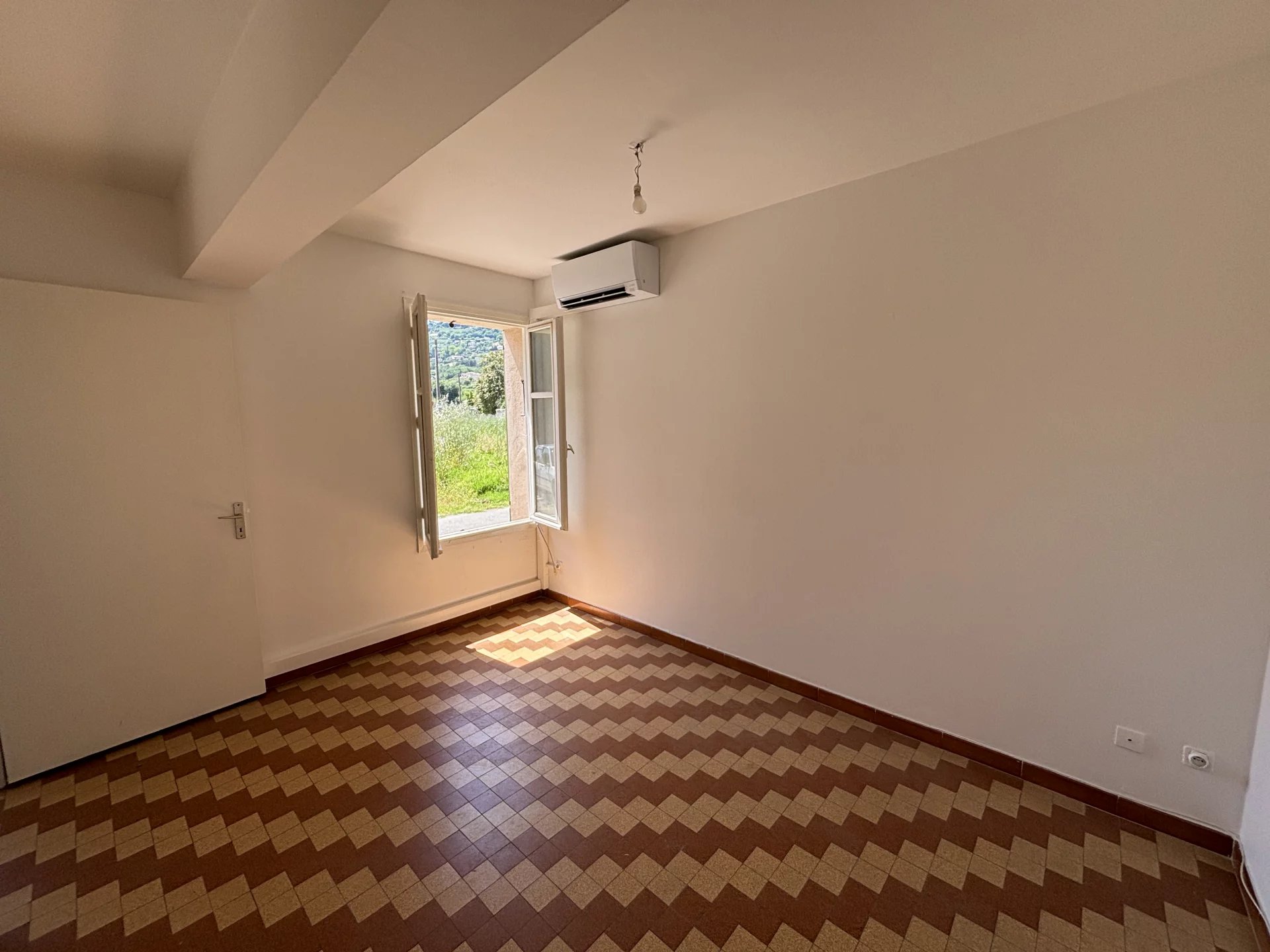 Appartement – GATTIERES ALPES-MARITIMES PROVENCE-ALPES-COTE-D-AZUR - Vue 2