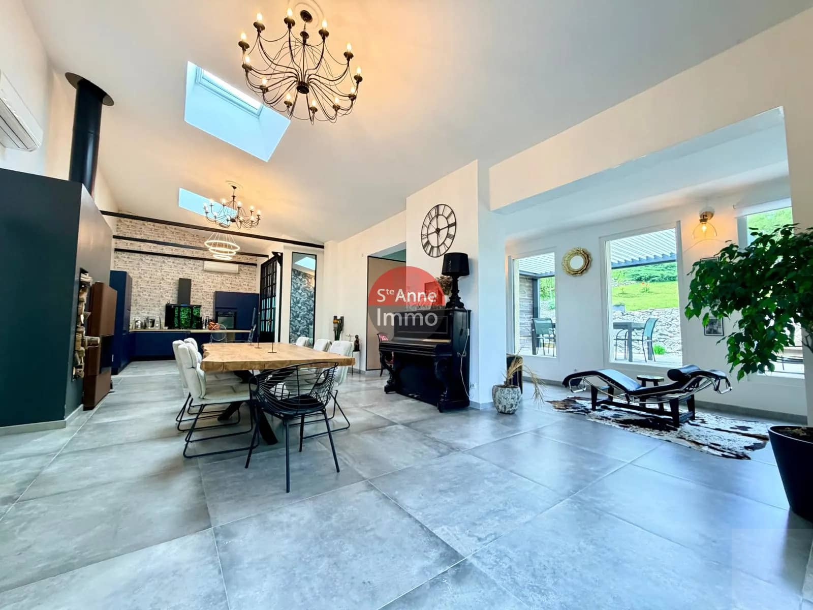 Maison 7 pièces 185 m² · à Vaux en Amienois · 185 m² · 430 000 €