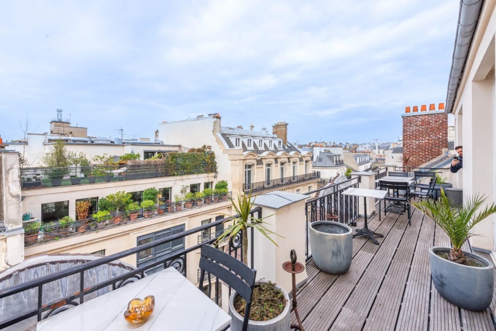 Local commercial 313 m² · à Paris 08e Arrondissement · 313 m² · 67 €/mois