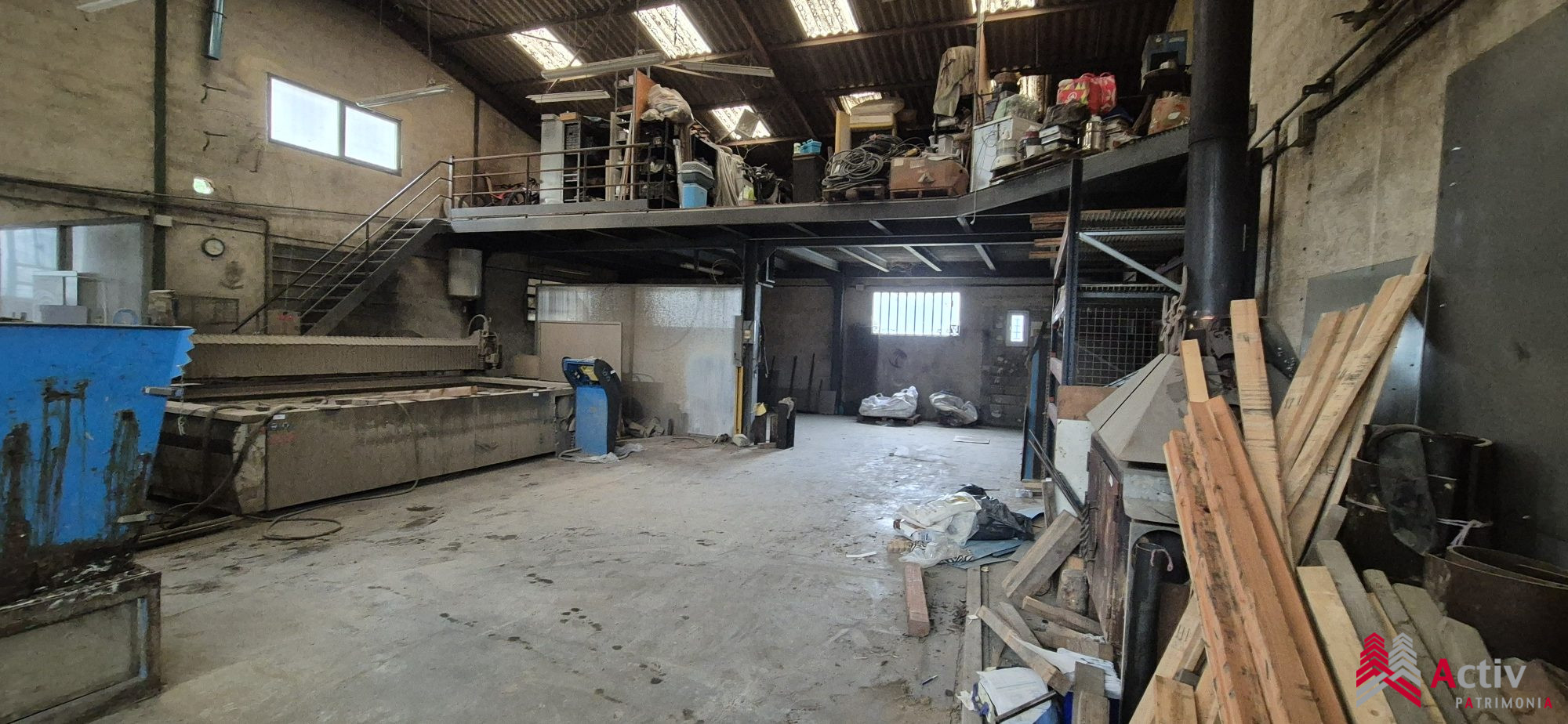 Local commercial 412 m² · à Fourques · 412 m² · 2 900 €/mois
