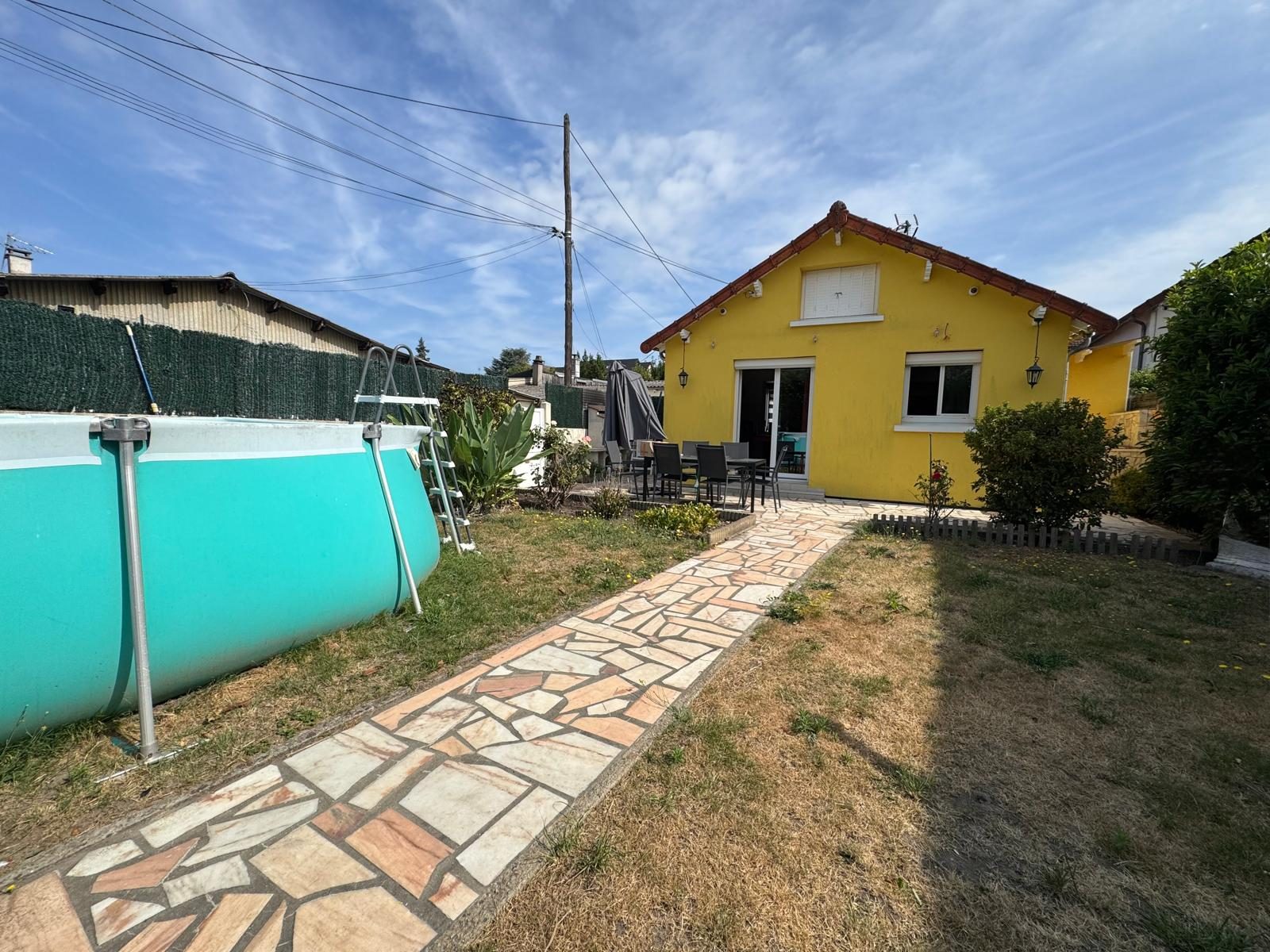 Maison 4 pièces 125 m² · à Ste Genevieve des Bois · 125 m² · 443 000 €