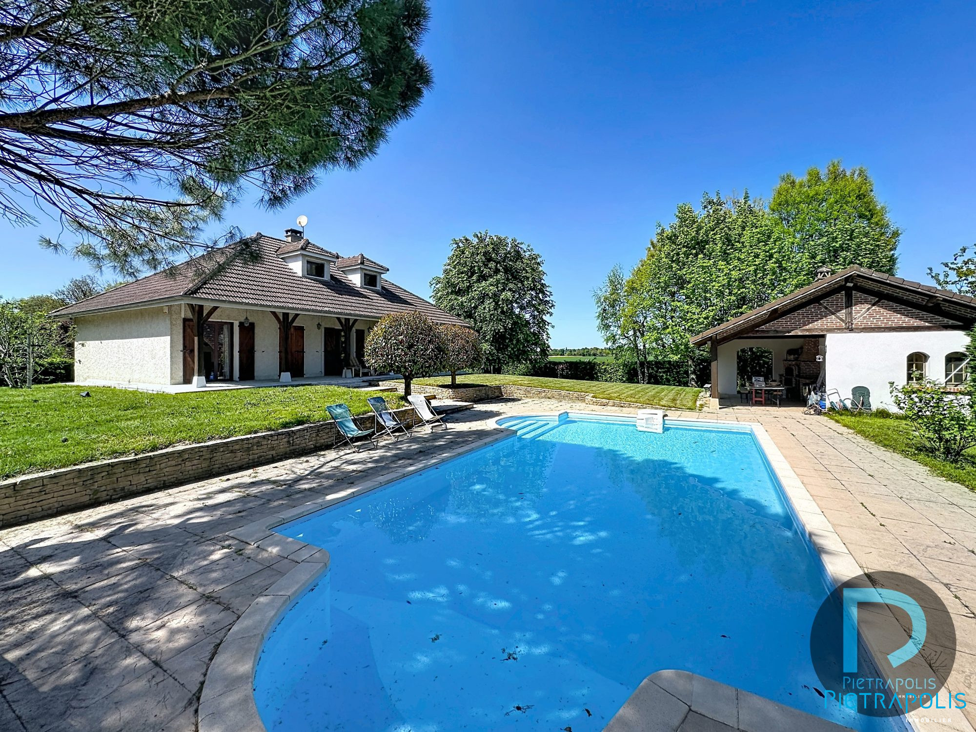 Maison 8 pièces 240 m² · à St Julien sur Veyle · 240 m² · 448 000 €