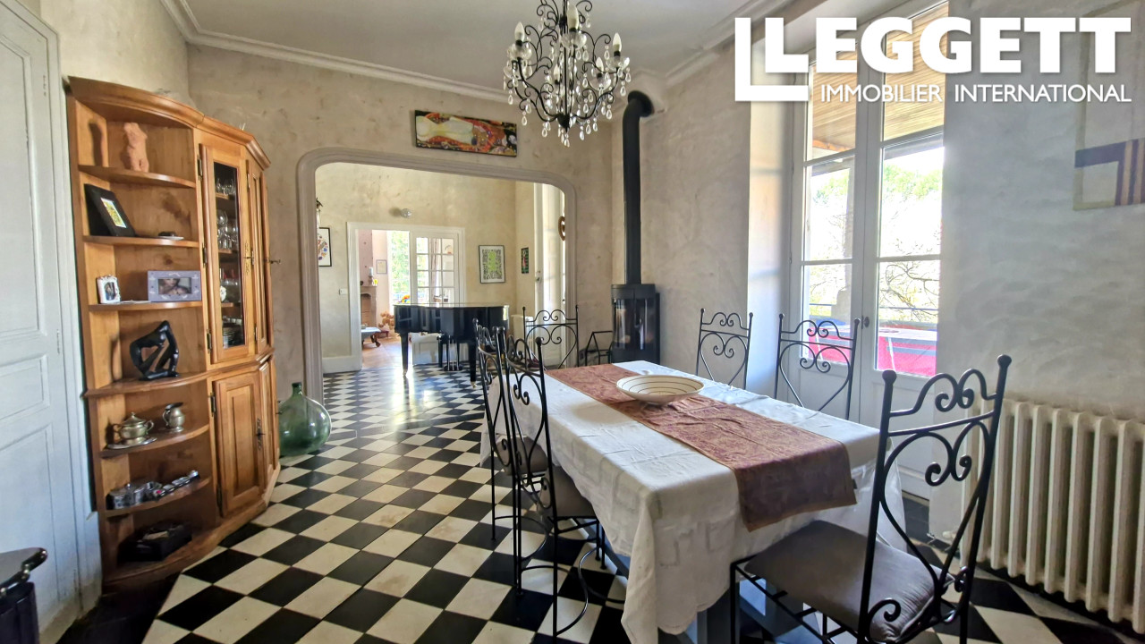Maison 10 pièces 296 m² · à Davayé · 296 m² · 689 000 €