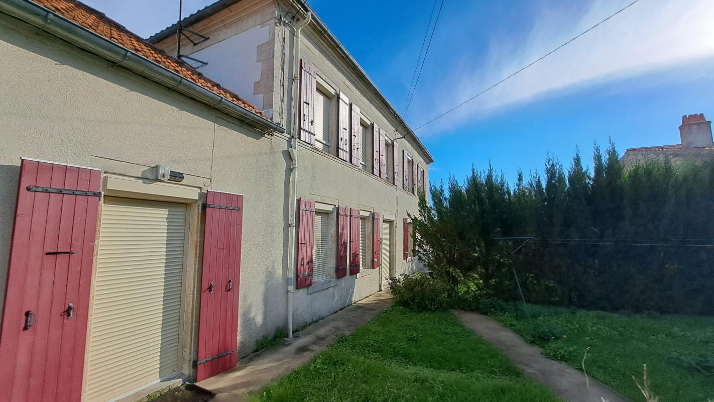 Maison 7 pièces 163 m² · à St Christophe · 163 m² · 449 904 €