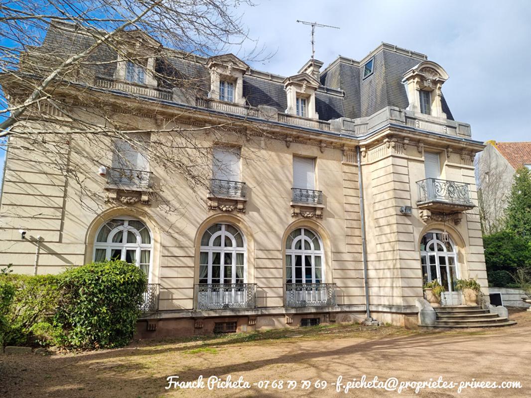 Maison 17 pièces 1000 m² · à Bethune · 1 000 m² · 1 800 000 €