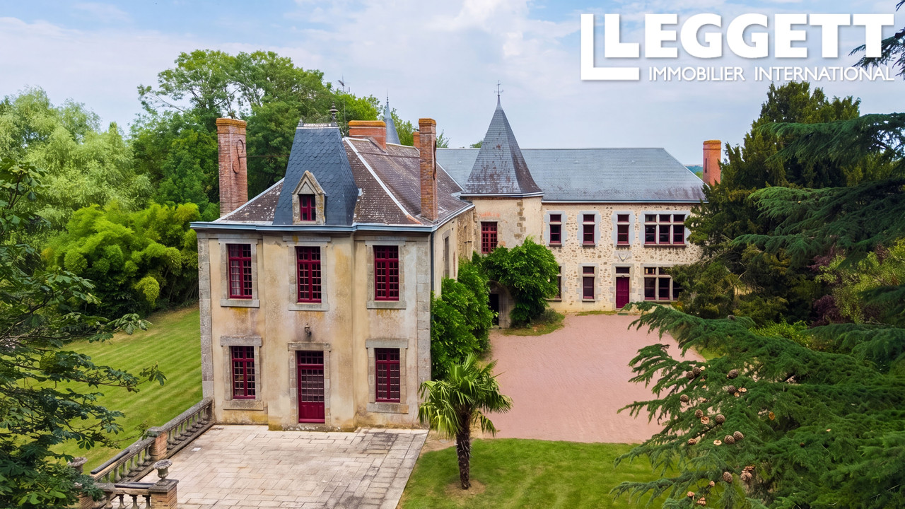 Maison 16 pièces 444 m² · à Geay · 444 m² · 985 000 €