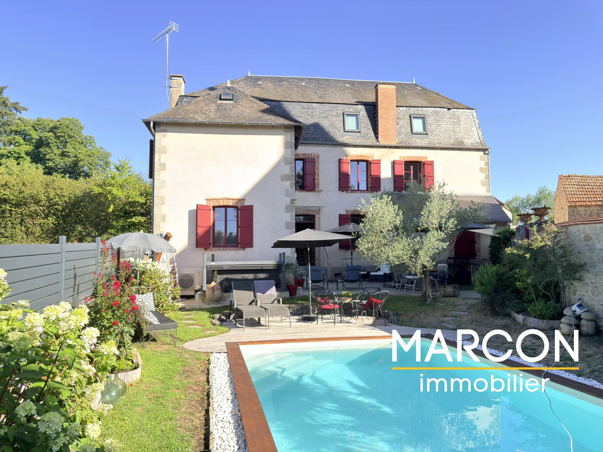 Maison 12 pièces 320 m² · à Ahun · 320 m² · 424 000 €