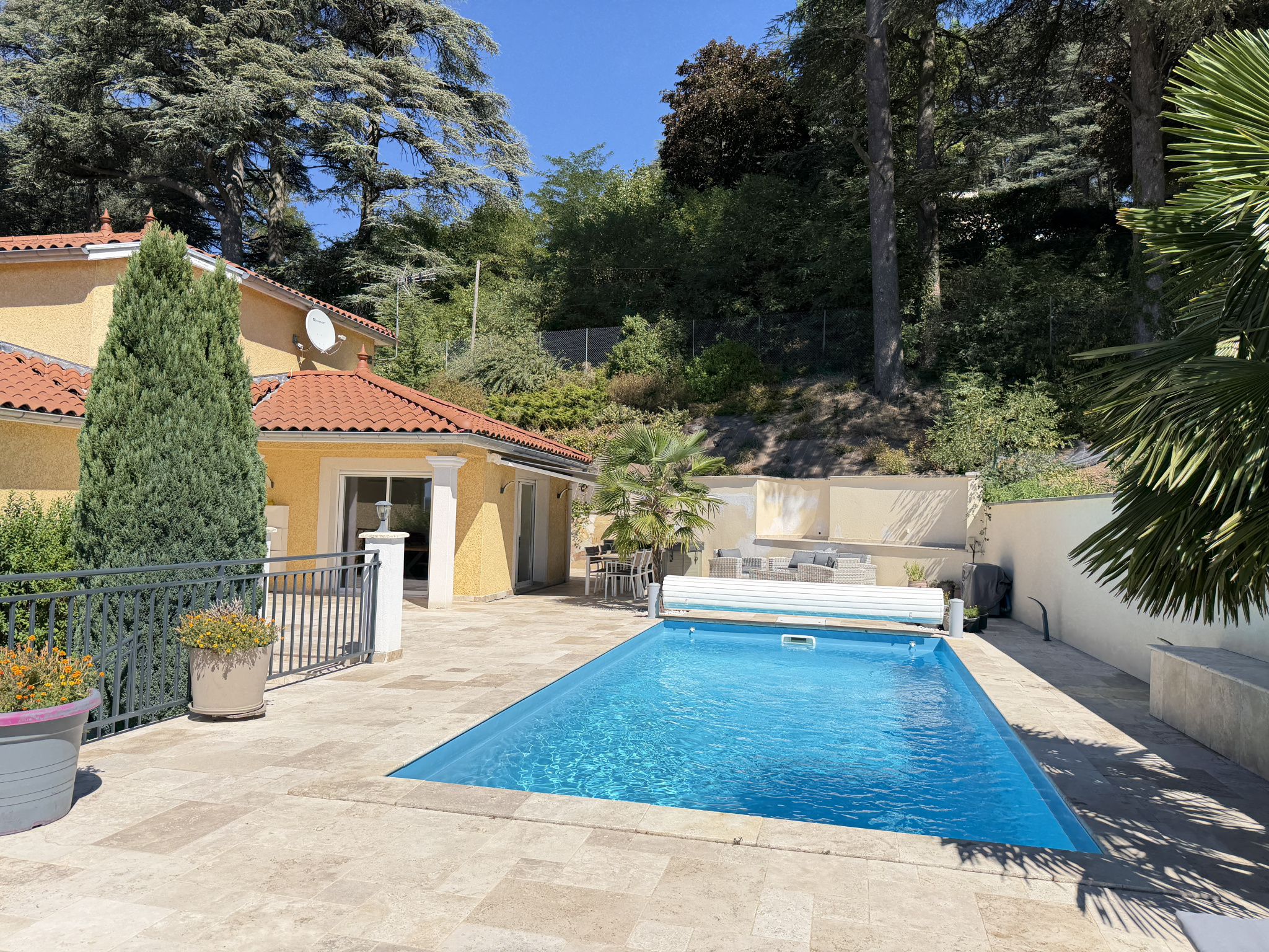 Maison 7 pièces 221 m² · à St Genest Lerpt · 221 m² · 450 000 €
