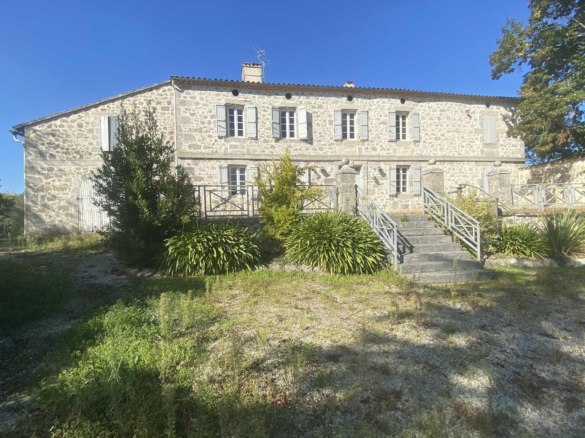 Maison 6 pièces 288 m² · à Calignac · 288 m² · 280 000 €