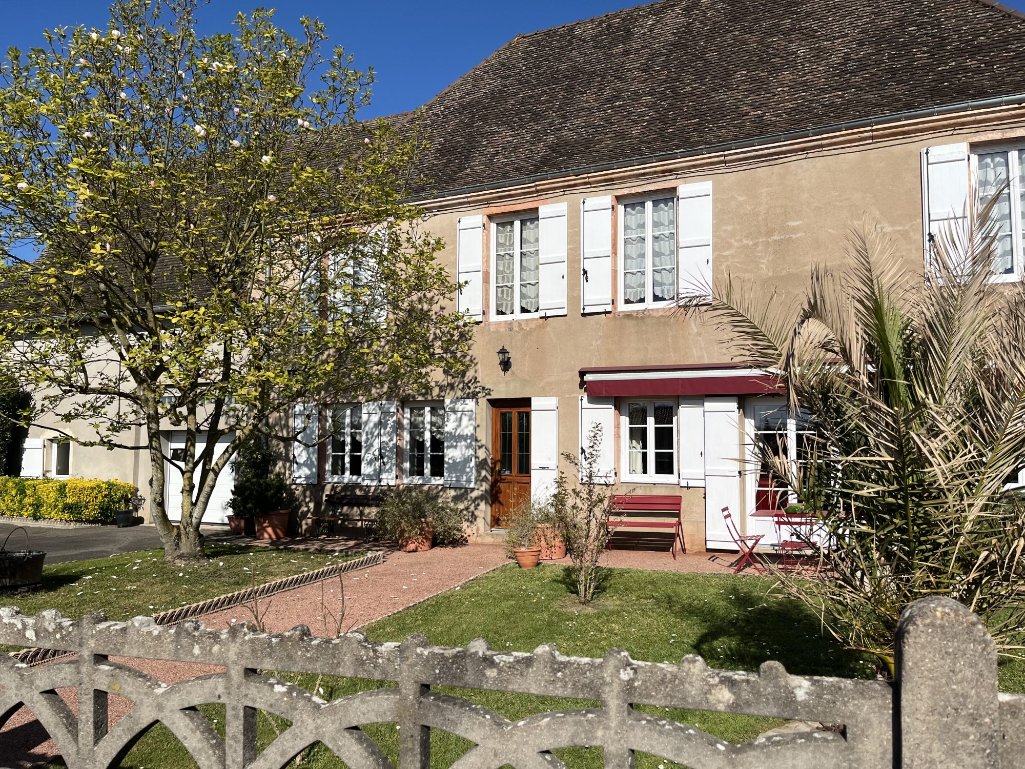 Maison 10 pièces 293 m² · à L Abergement de Cuisery · 293 m² · 329 000 €