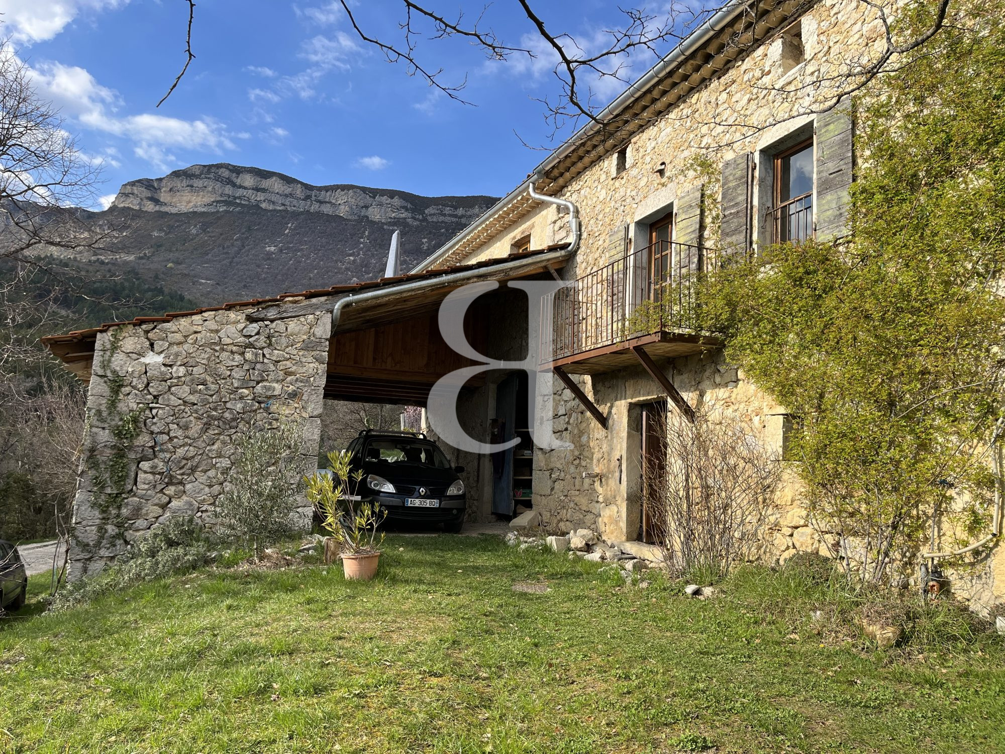 Maison 10 pièces 210 m² · à La Motte Chalancon · 210 m² · 479 000 €