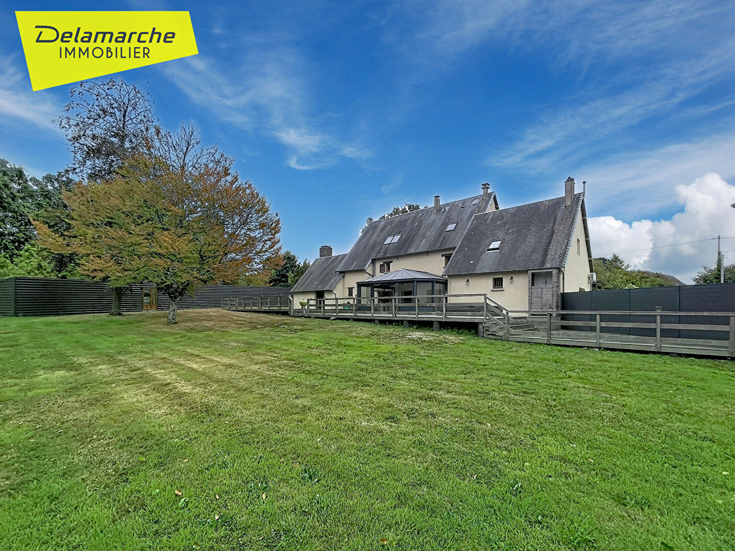 Maison 11 pièces 305 m² · à Brehal · 305 m² · 649 000 €