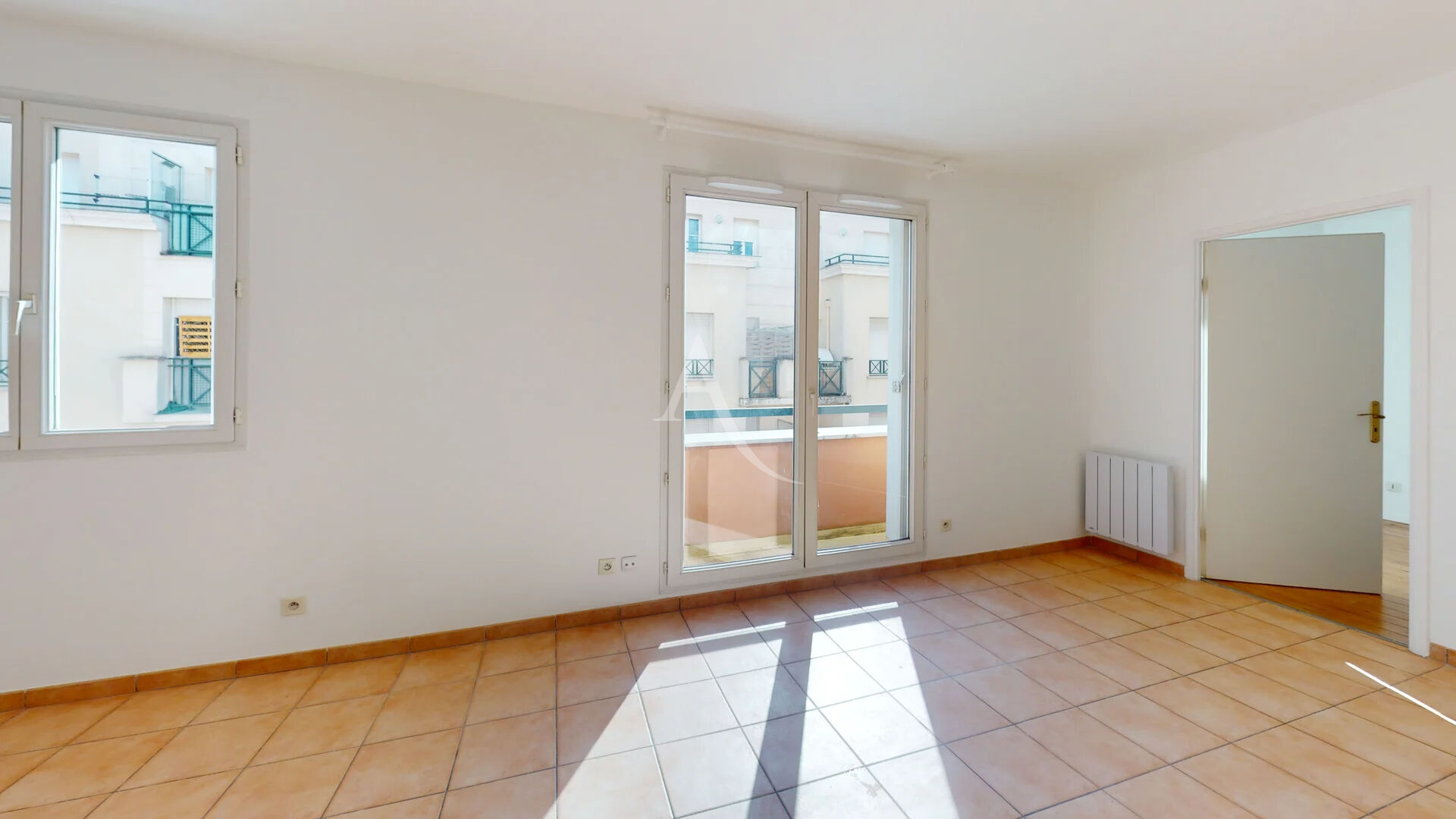 Appartement – CHILLY MAZARIN ESSONNE ILE-DE-FRANCE - Vue 2