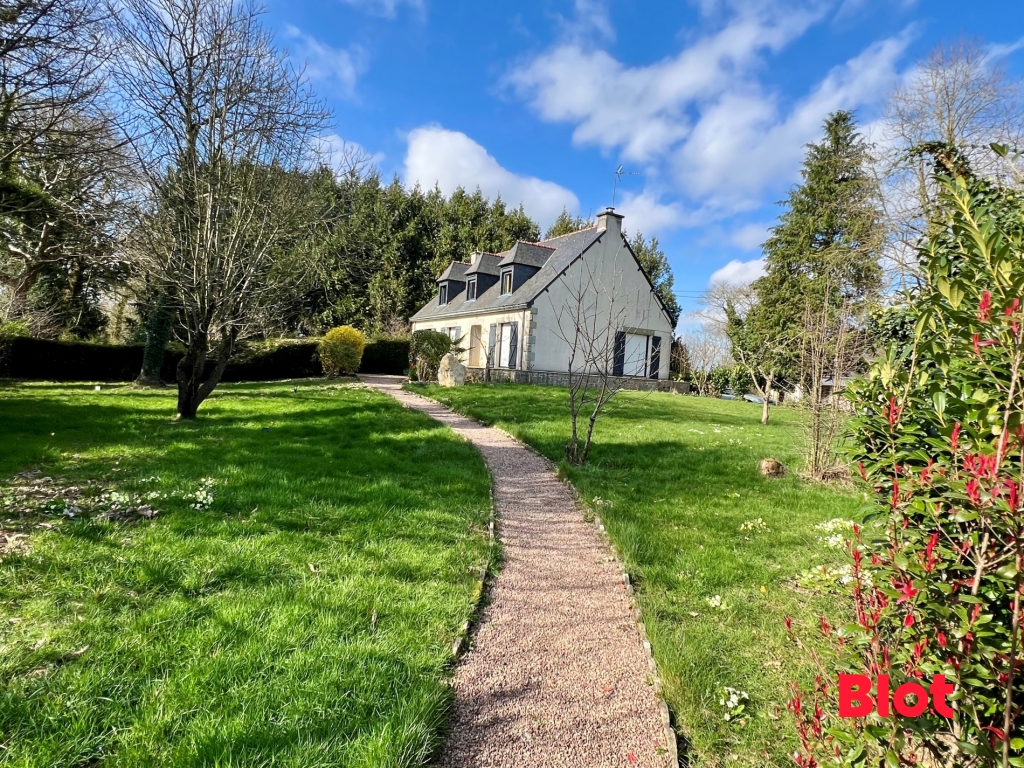 Maison 6 pièces 173 m² · à Meneac · 173 m² · 252 000 €