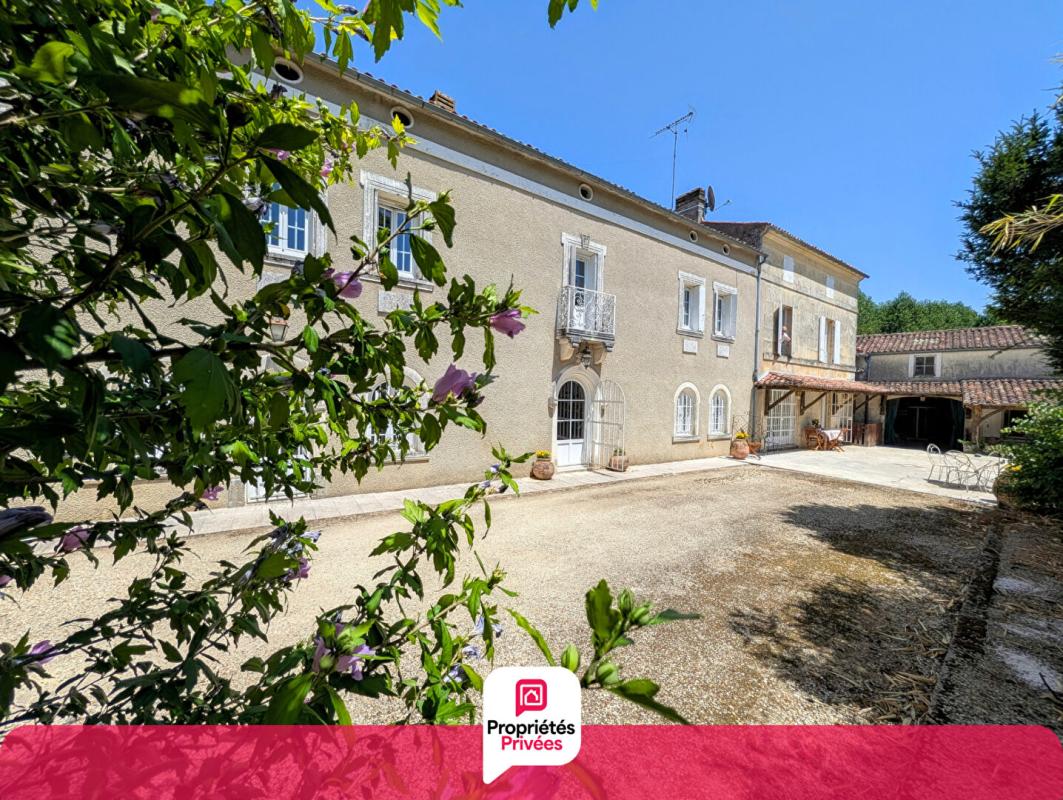 Maison 7 pièces 288 m² · à St Sulpice de Cognac · 288 m² · 245 000 €