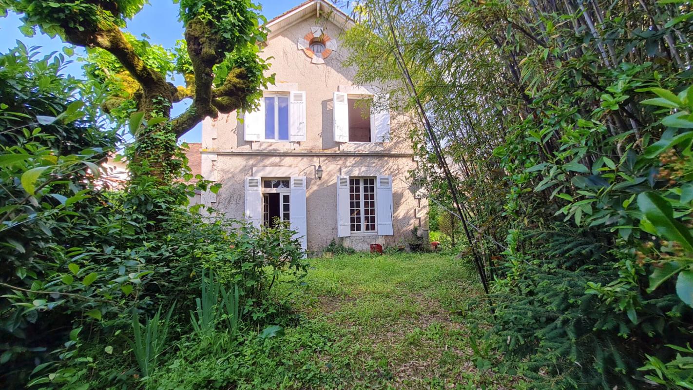 Maison 8 pièces 199 m² · à Mussidan · 199 m² · 108 000 €