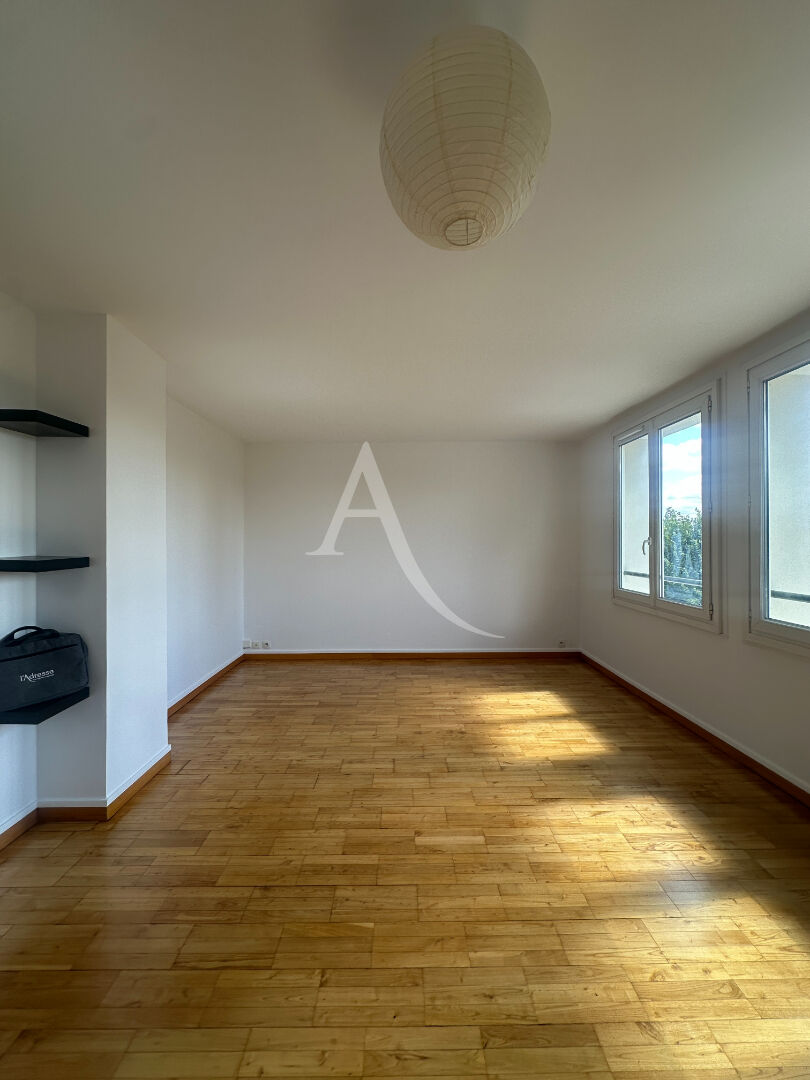Appartement – ERMONT VAL-D'OISE ILE-DE-FRANCE - Vue 3