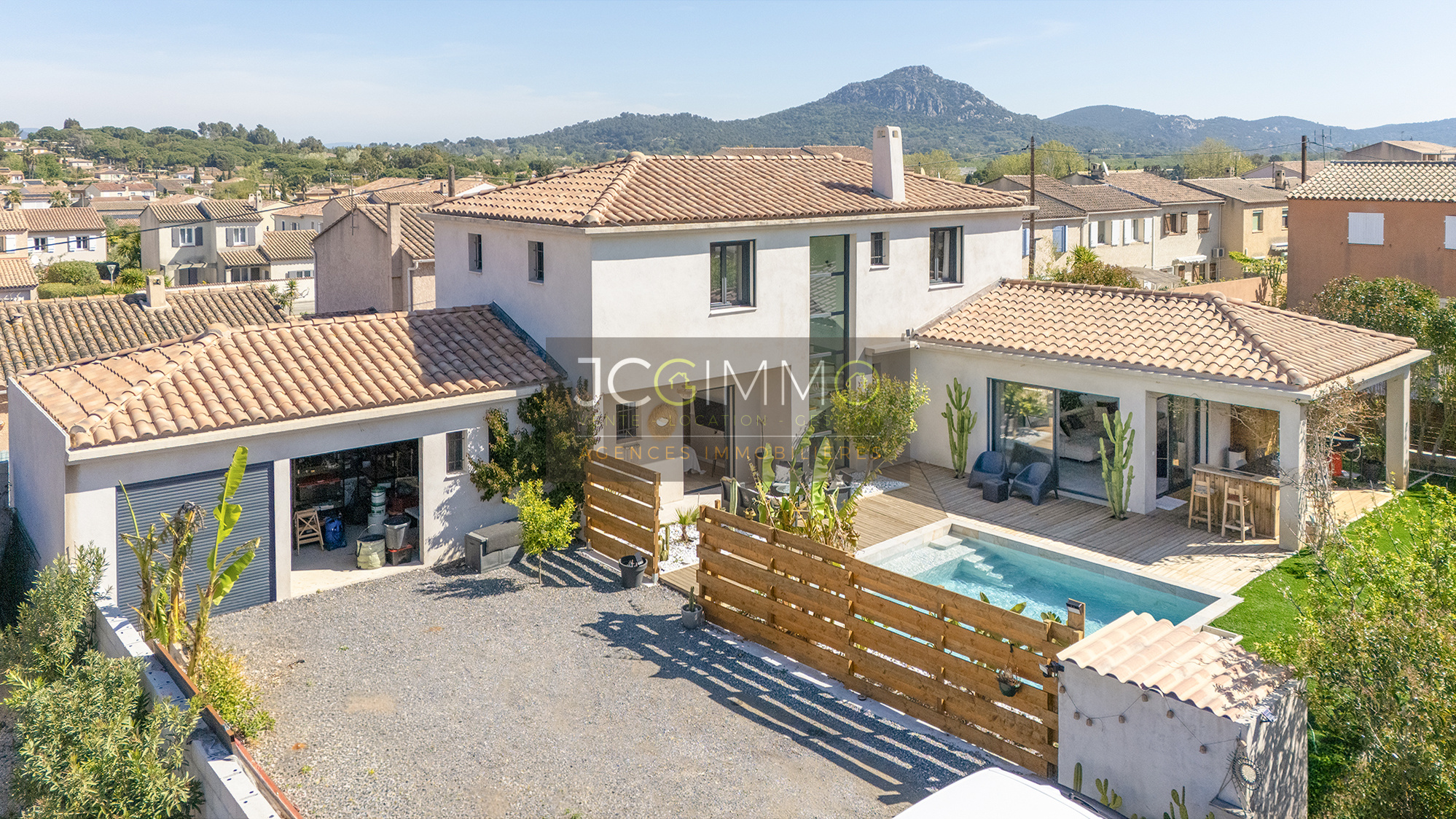 Maison 7 pièces 152 m² · à La Moutonne · 152 m² · 749 900 €