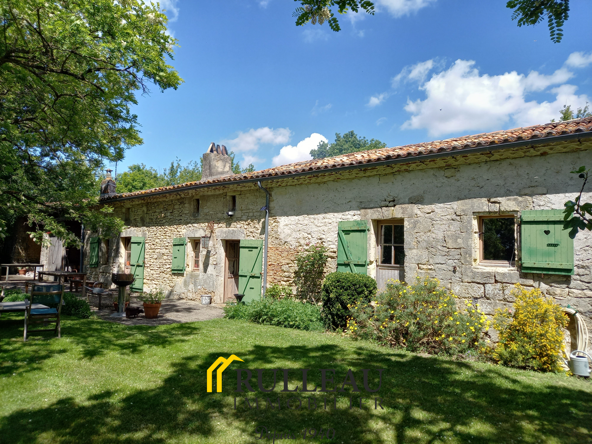 Maison 5 pièces 157 m² · à Anglade · 157 m² · 230 000 €