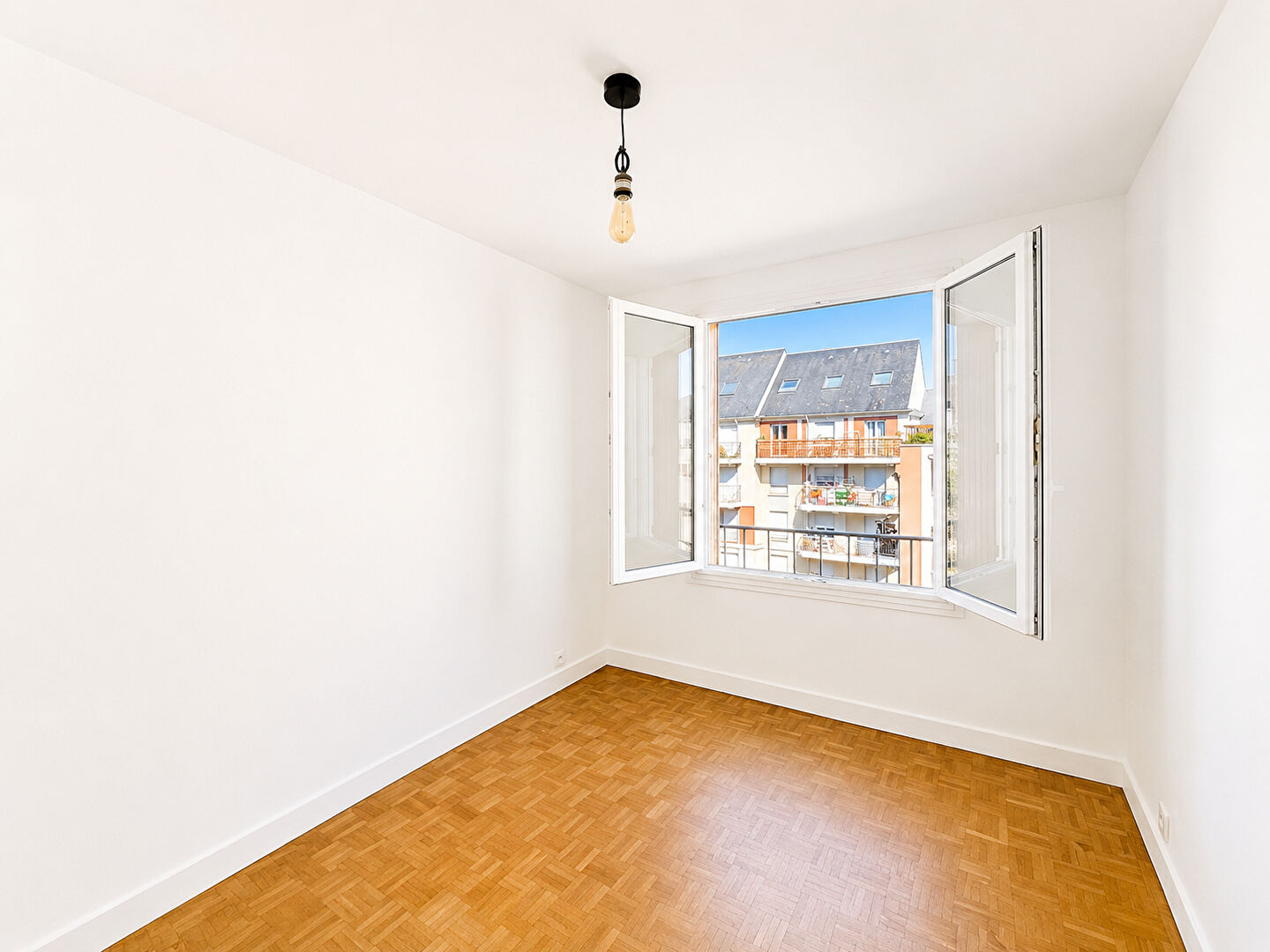 Appartement – ST OUEN L AUMONE VAL-D'OISE ILE-DE-FRANCE - Vue 5