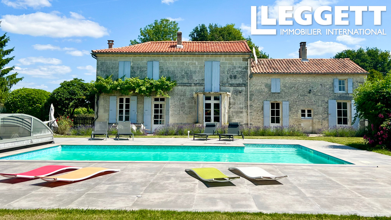 Maison 12 pièces 275 m² · à Chenac St Seurin D Uzet · 275 m² · 399 900 €