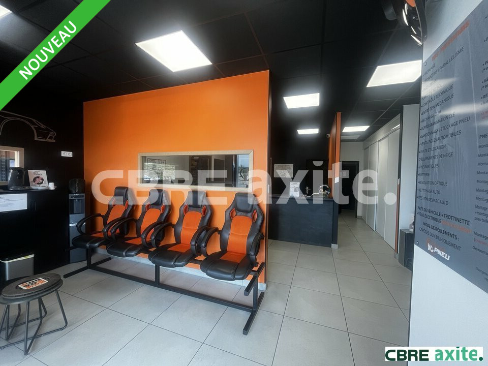 Local commercial 450 m² · à Vaulx Milieu · 450 m² · 897 750 €