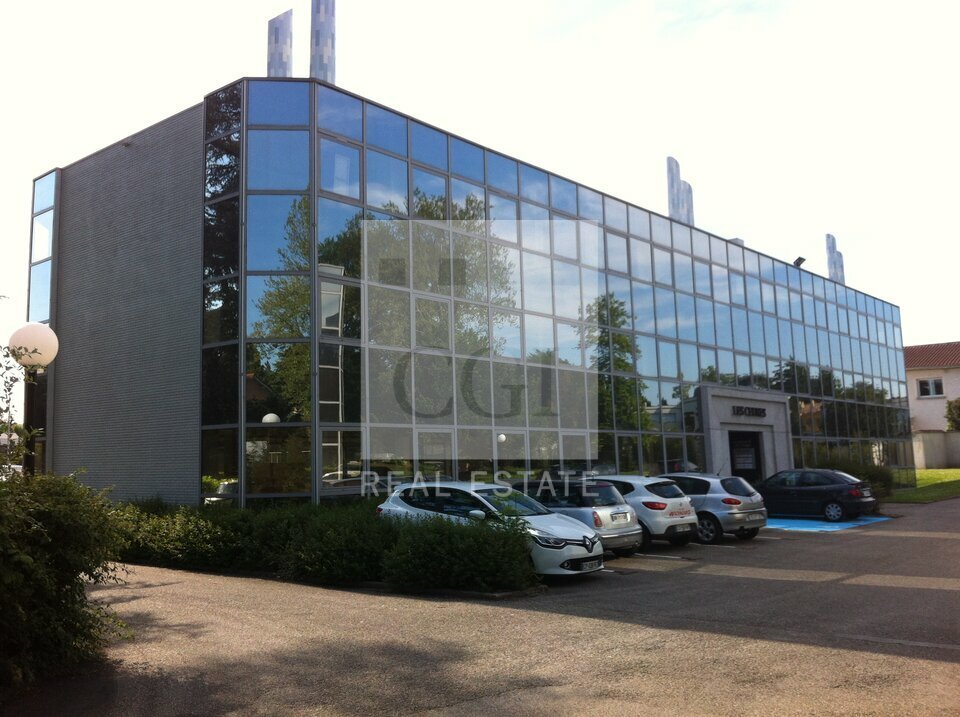 Local commercial 210 m² · à Tassin-la-Demi-Lune · 210 m² · 2 433 €/mois