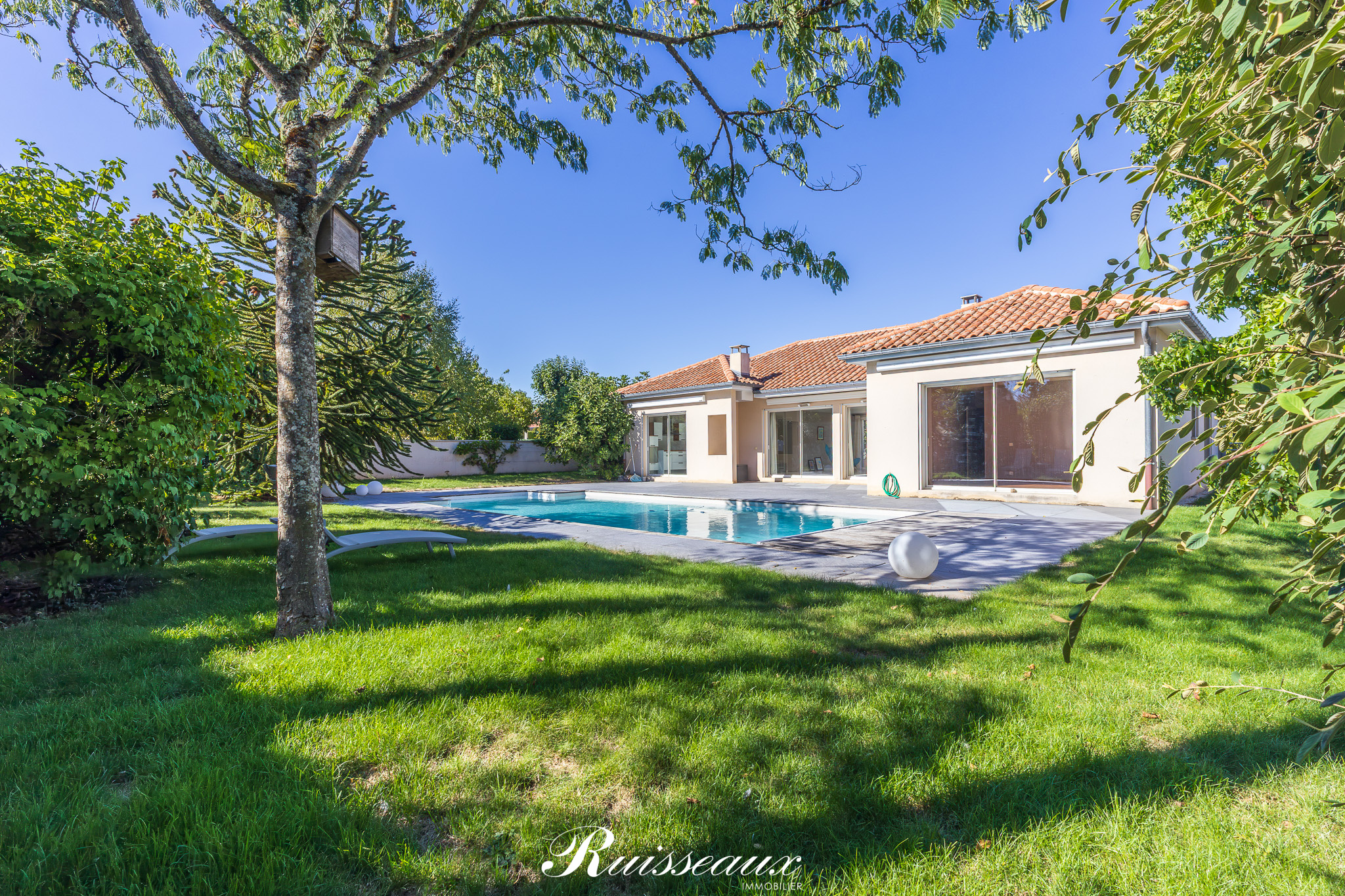 Maison 6 pièces 152 m² · à Bellefond · 152 m² · 599 000 €