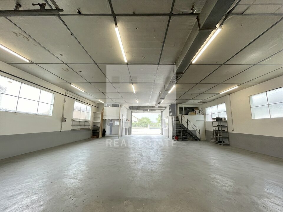 Local commercial 500 m² · à Le Versoud · 500 m² · 600 000 €