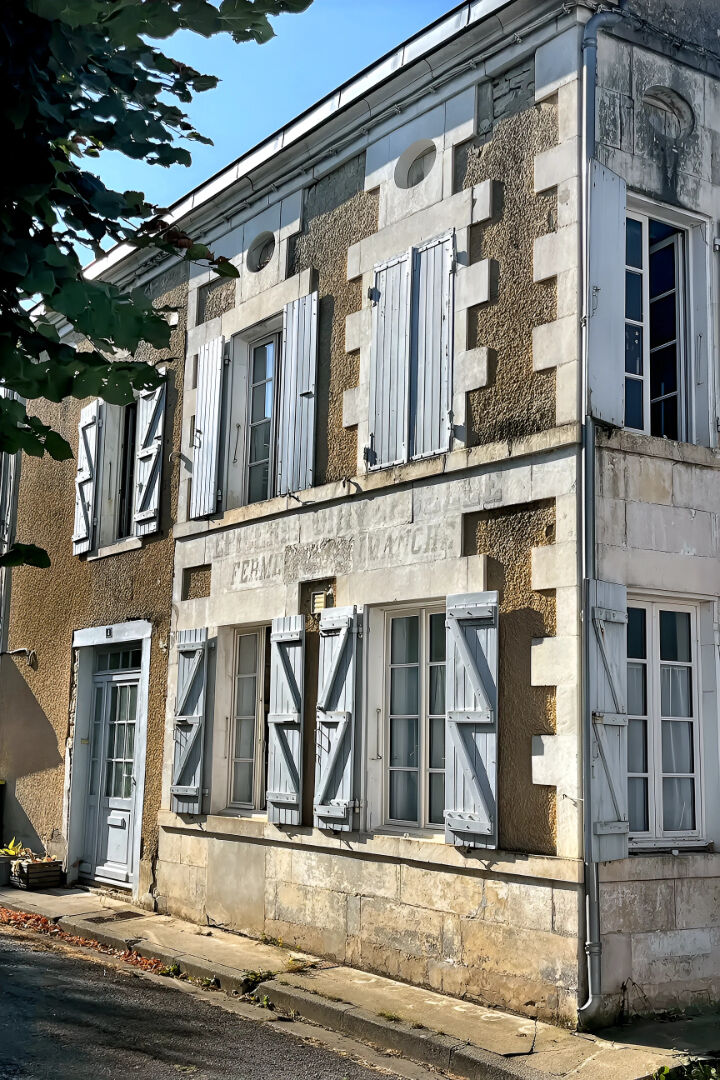 Maison 5 pièces 160 m² · à St Sauveur D Aunis · 160 m² · 348 000 €