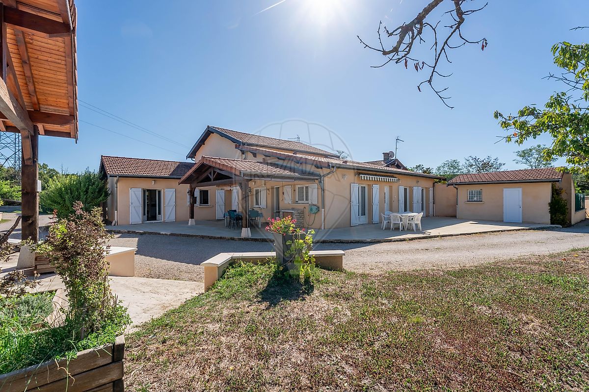 Maison 9 pièces 224 m² · à Toussieux · 224 m² · 610 000 €