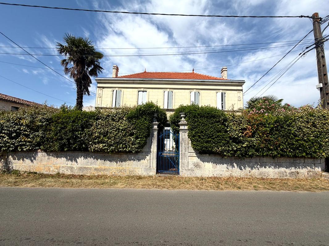 Maison 7 pièces 271 m² · à Corme Ecluse · 271 m² · 621 600 €