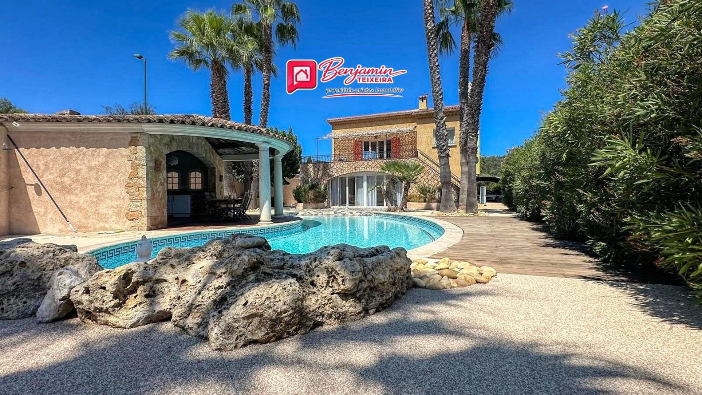 Maison 8 pièces 256 m² · à La Motte · 256 m² · 748 000 €