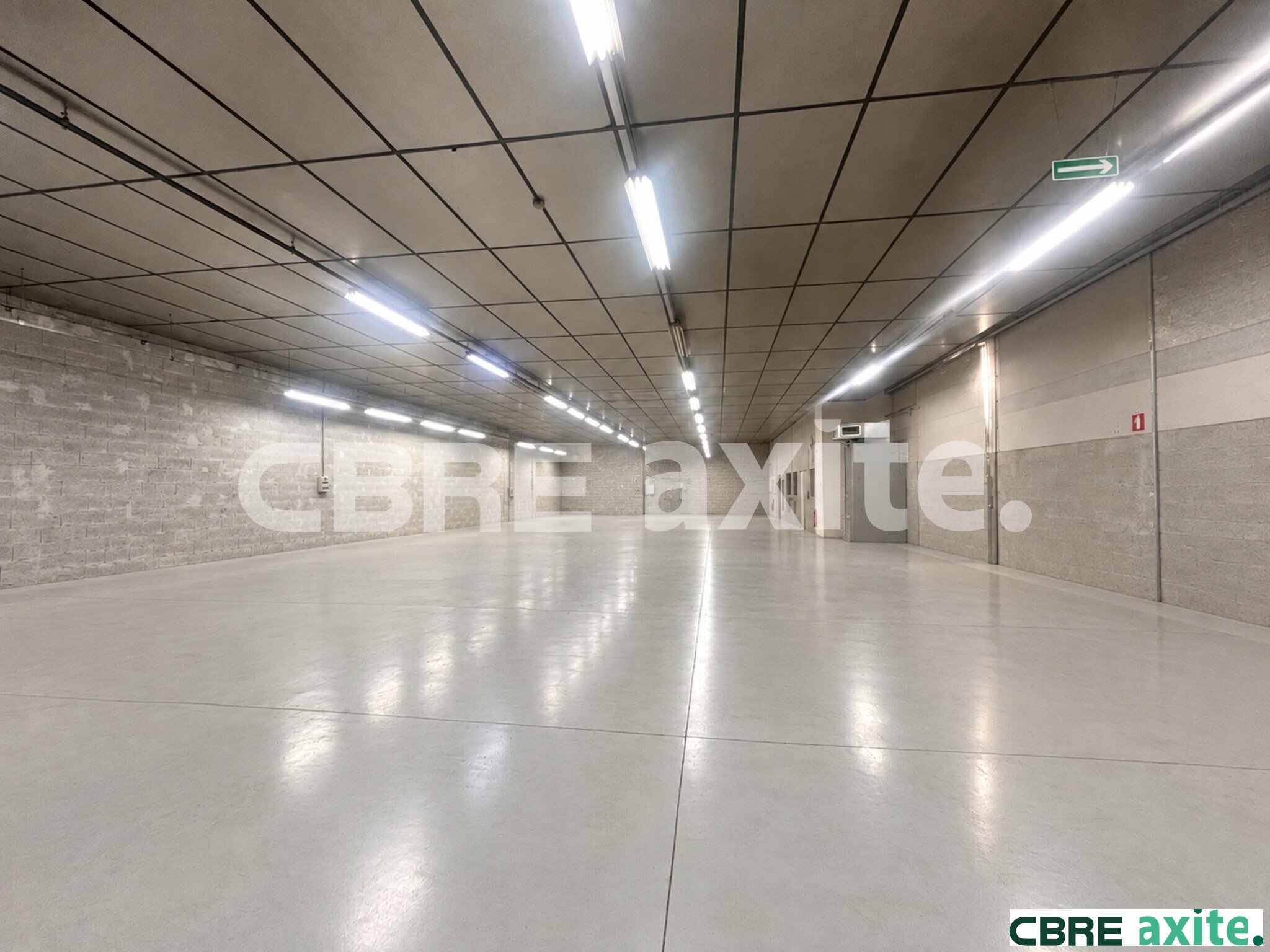 Local commercial 490 m² · à Rochetoirin · 490 m² · 3 220 €/mois