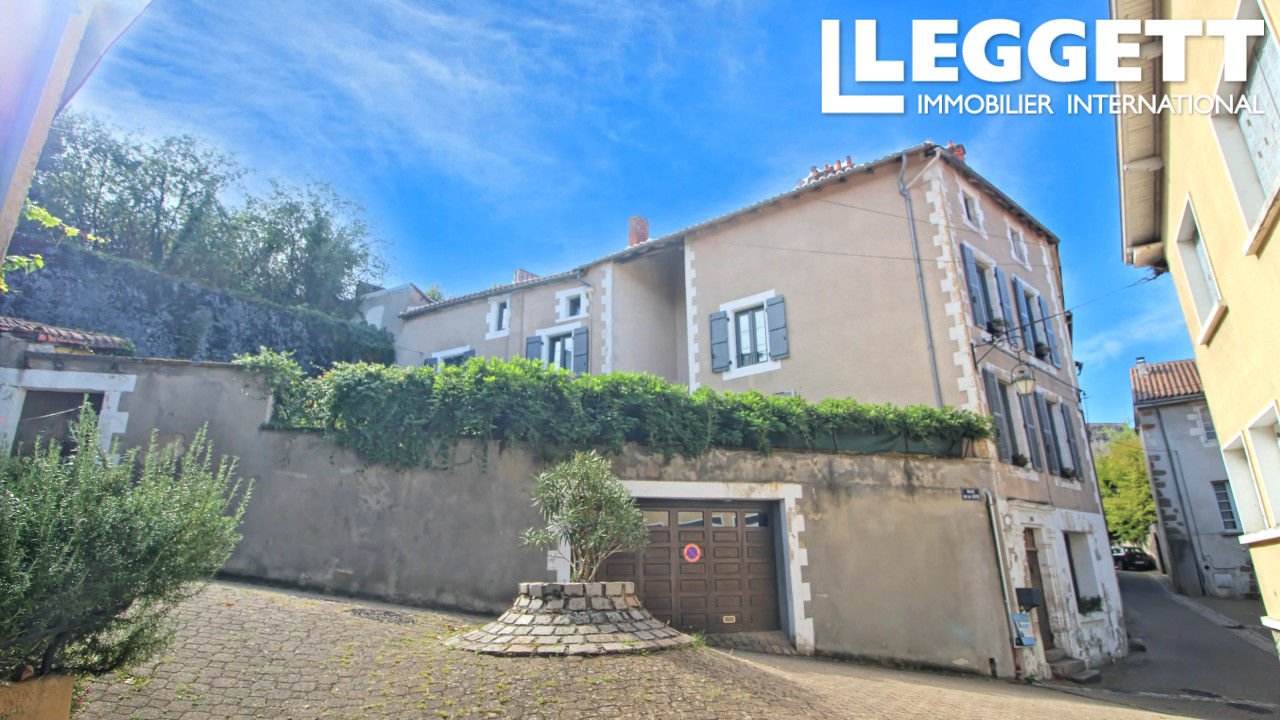 Maison 11 pièces 244 m² · à Confolens · 244 m² · 299 000 €