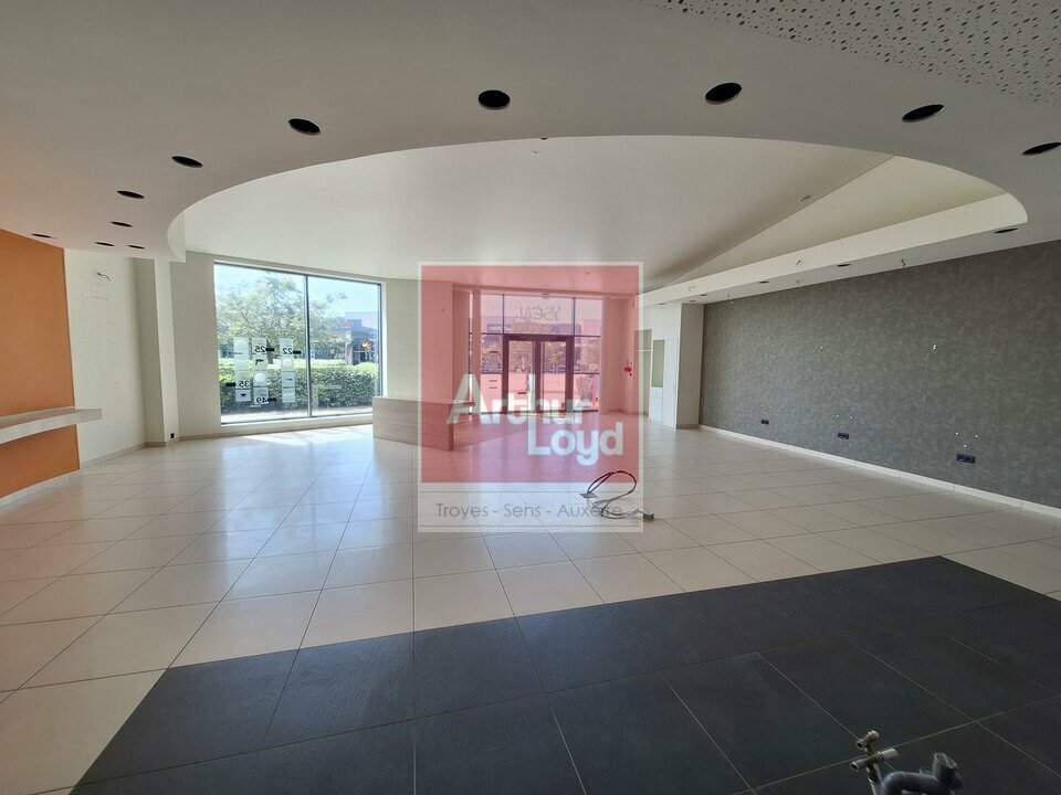 Local commercial 199 m² · à Sens · 199 m² · 3 043 €/mois