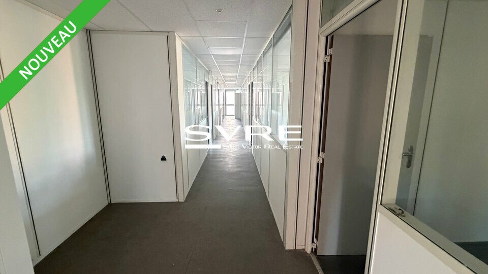 Local commercial 937 m² · à Vitrolles · 937 m² · 11 088 €/mois
