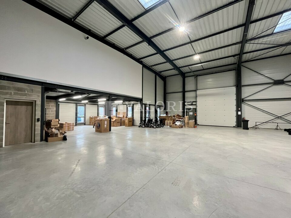 Local commercial 486 m² · à Chassieu · 486 m² · 4 271 €/mois