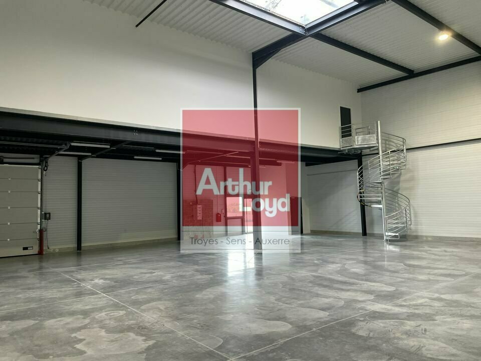 Local commercial 2091 m² · à Auxerre · 2 091 m² · 17 005 €/mois