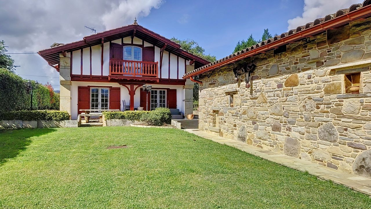 Maison 5 pièces 160 m² · à St Pee sur Nivelle · 160 m² · 690 000 €