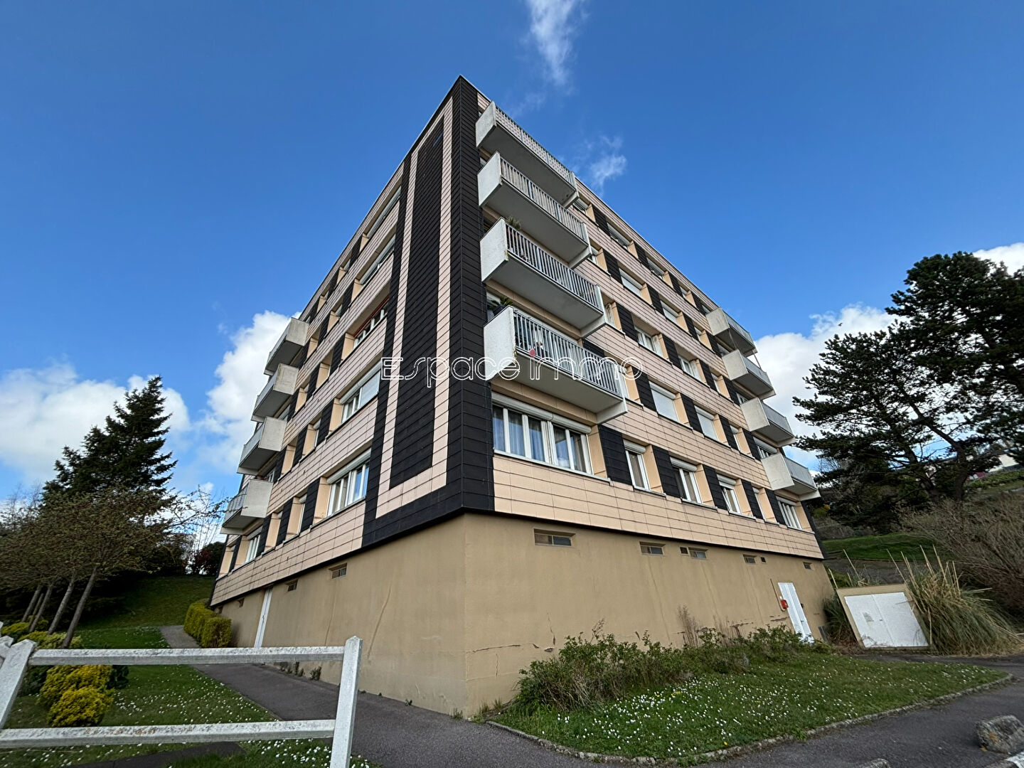 Appartement 5 pièces 92 m² · à Deville les Rouen · 92 m² · 125 000 €